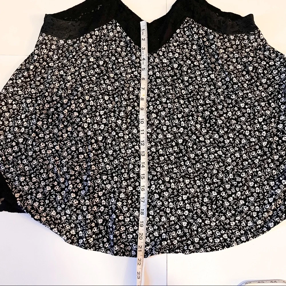 Maurice’s Ditsy Floral Tank Top SZ-XL - Picture 5 of 6